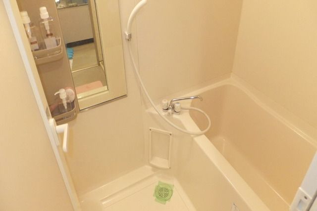 バス・シャワールーム　清潔感のある綺麗なお風呂。