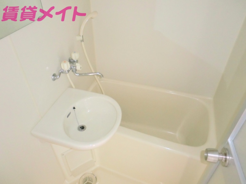 バス・シャワールーム　同型参考写真