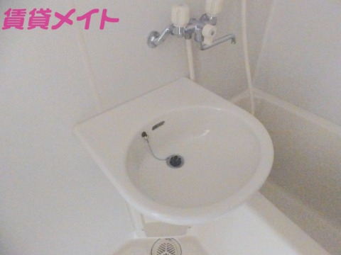 洗面設備　同型参考写真