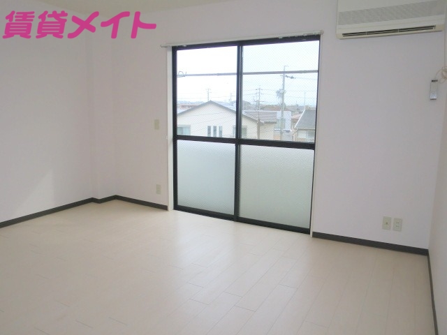 居室・リビング　同型参考写真