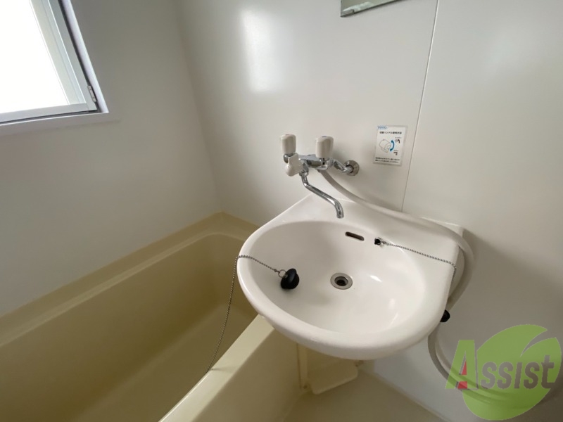 洗面設備　洗面台はこちらです。浴室の中にございます。