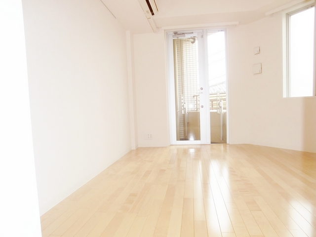 居室・リビング　居室内、日当たり良好です。