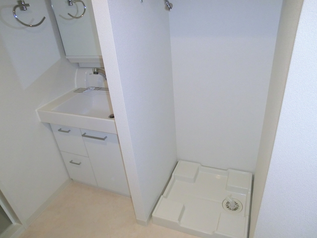 洗面設備　独立洗面所・洗濯機置場が脱衣所に付いてます。