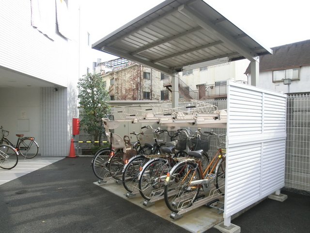 その他共有部分　自転車・バイク駐輪スペースあります。