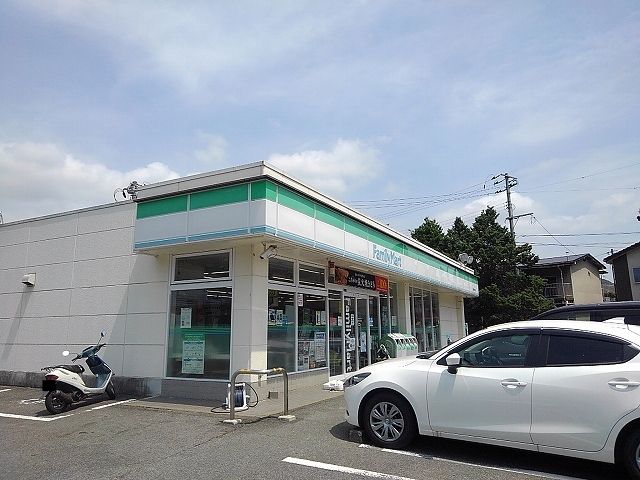 コンビニ　ファミリーマート三原中之町店（コンビニ）まで300m