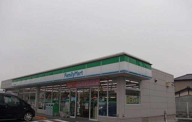 コンビニ　ファミリーマートさん（コンビニ）まで350m