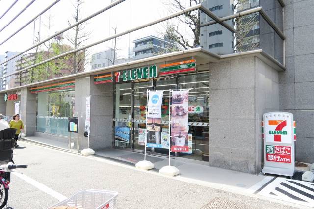 コンビニ　セブンイレブン小石川白山通り店（コンビニ）まで63m