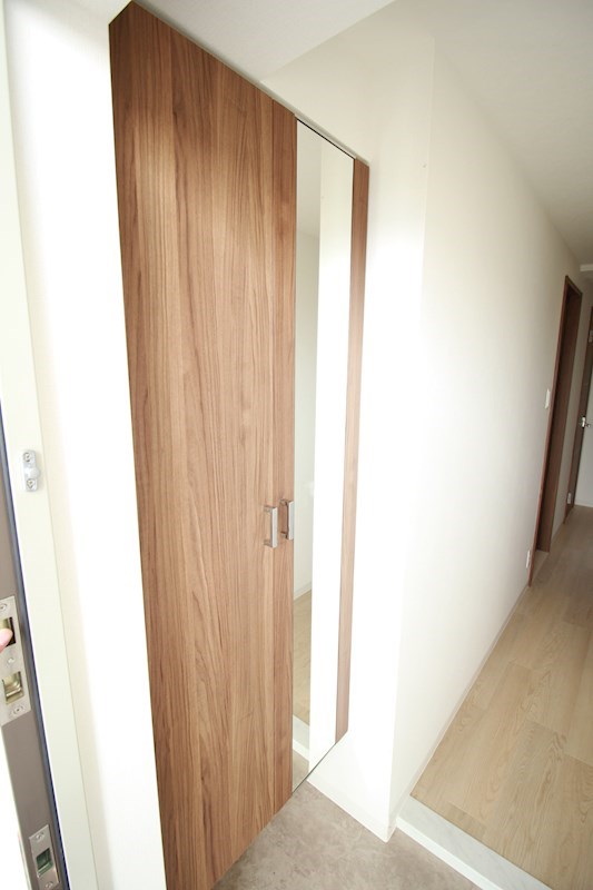 収納　姿見付きシューズBOX