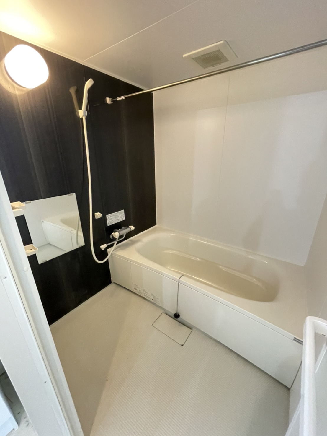 バス・シャワールーム　※他号室のお写真です