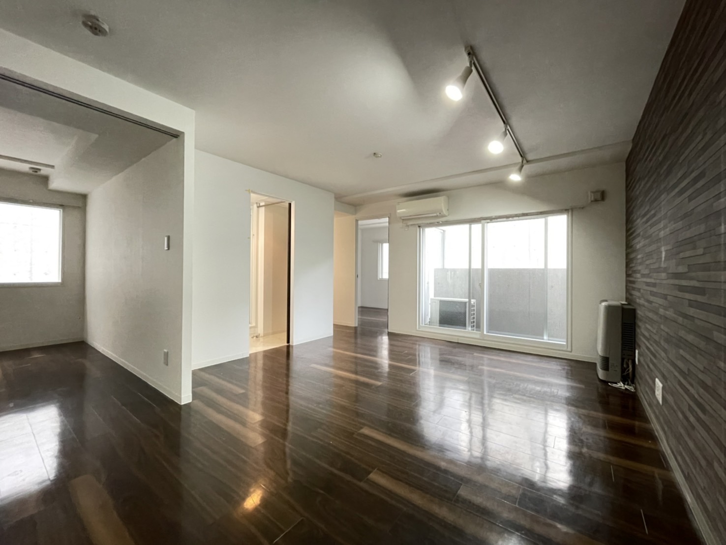 居室・リビング　※他号室のお写真です