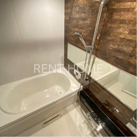 バス・シャワールーム　広めの浴室です。（追焚き・浴室乾燥機付き）