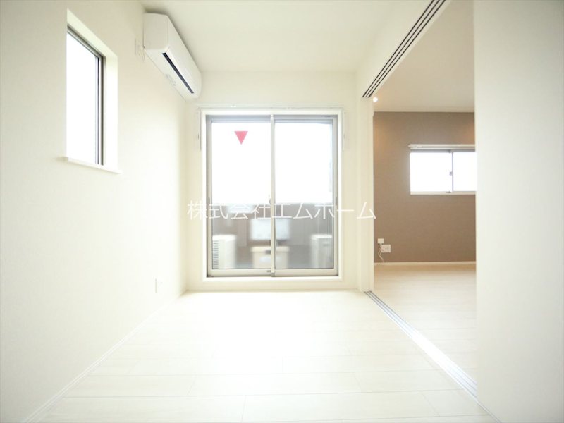 バルコニー　ＬＤＫ9.7帖　洋室3.3帖　バルコニー　同仕様写真