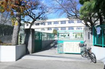 小学校　大田区立赤松小学校（小学校）まで400m