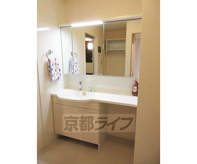 洗面設備　大きな洗面台です！