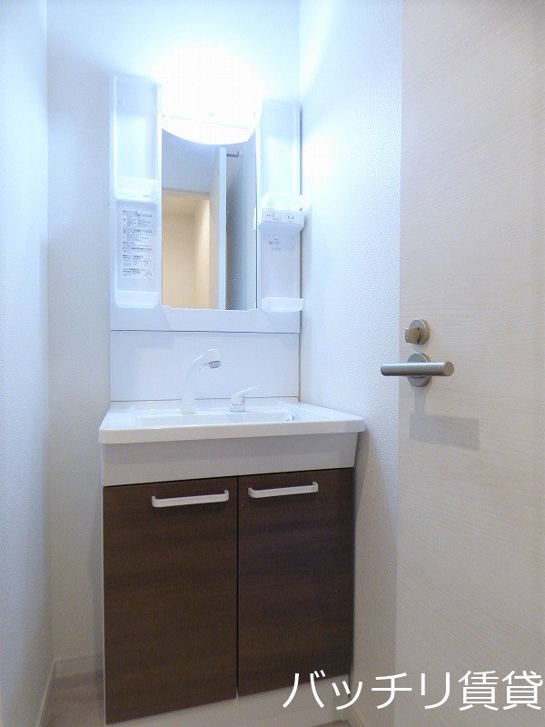 洗面設備　同型タイプの為、現状を優先いたします。