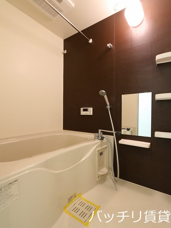 バス・シャワールーム　同型タイプの為、現状を優先いたします。