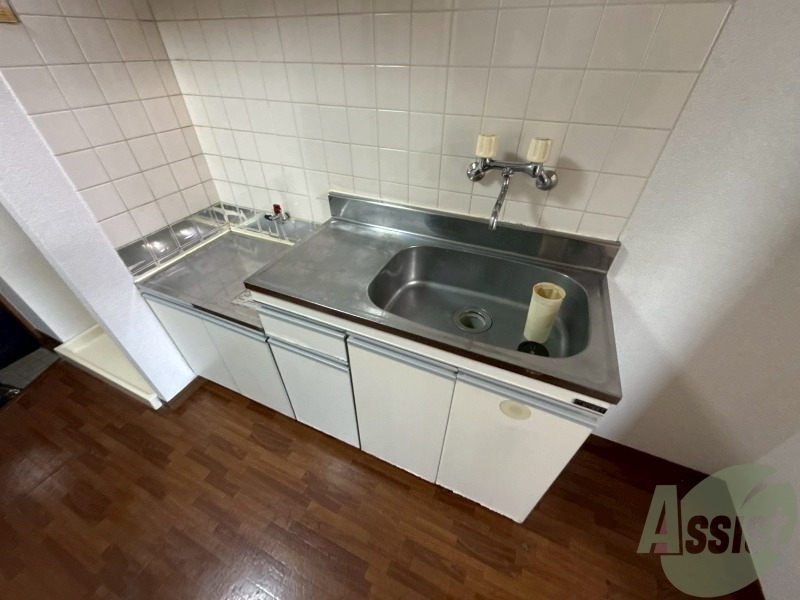 キッチン　キッチンは２口コンロも置けるくらい広々していますね。