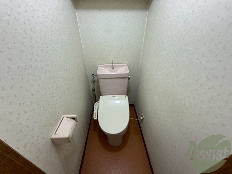トイレ　トイレはウォシュレット付きです。シャワートイレは嬉しいですね
