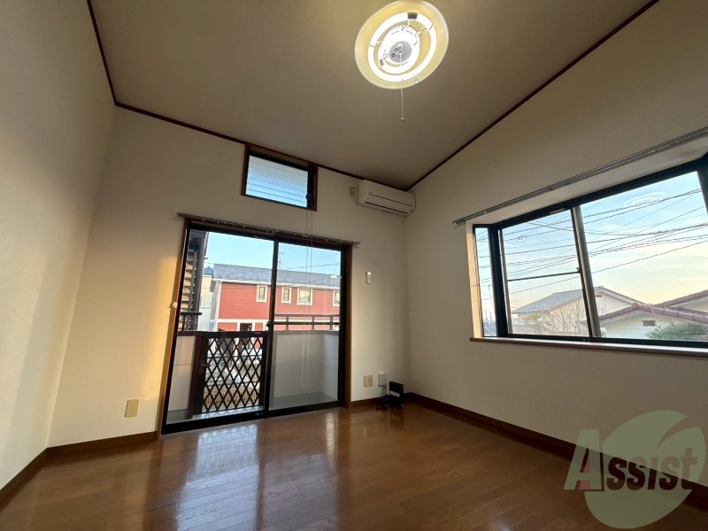 その他部屋・スペース　洋室を別角度から撮影しました。イメージを掴んでください。