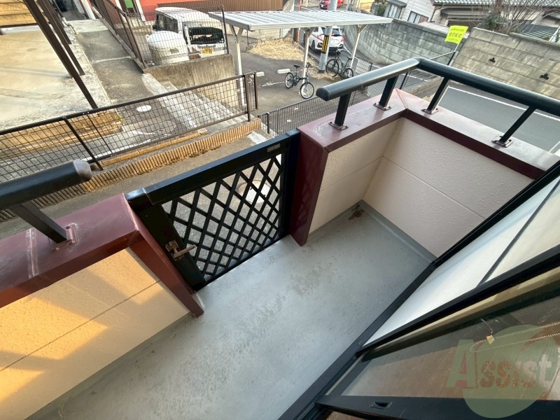 バルコニー　バルコニーは長さも幅もちょうどいい広さですね。