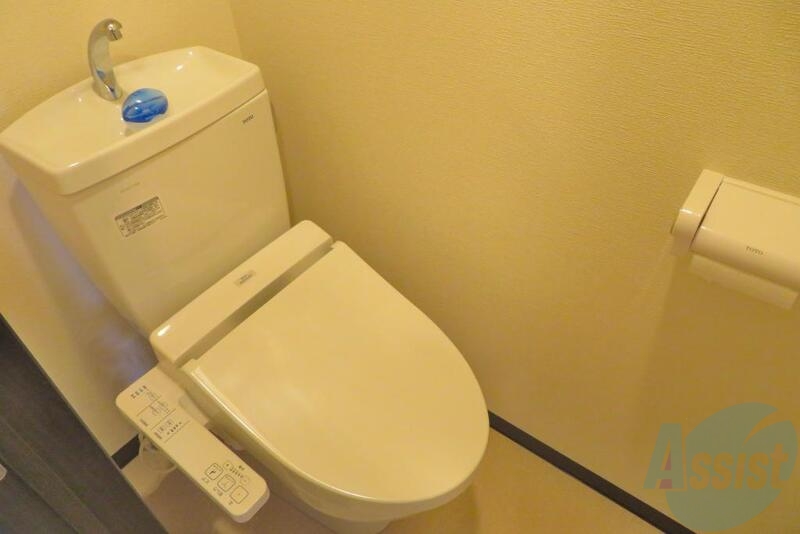 トイレ　トイレはシンプルですが清潔感もあり使い易そうです。