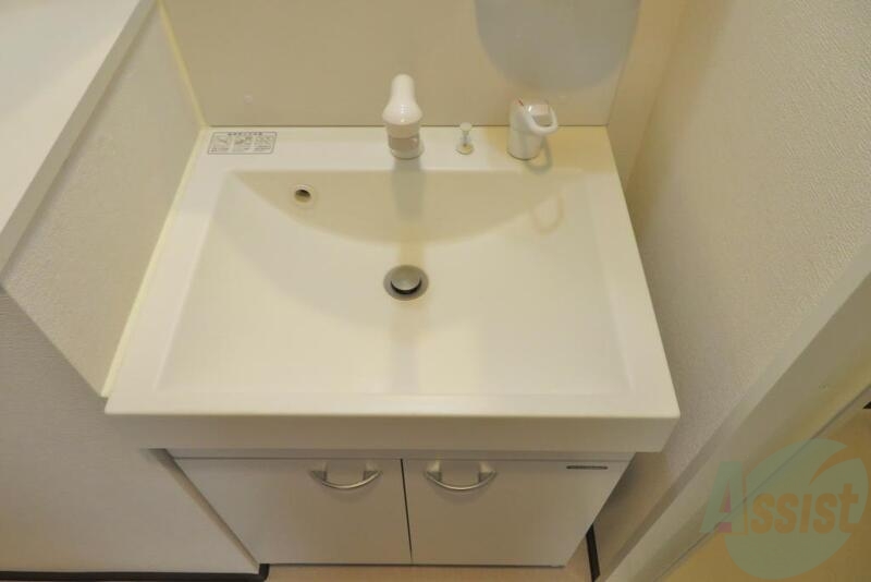 洗面設備　洗面はこちらです。独立しているので朝の準備もバッチリＯＫです