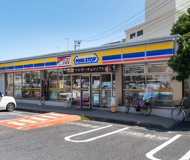コンビニ　ミニストップ 堀切8丁目店（コンビニ）まで423m