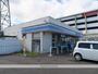 コンビニ　ローソン岸和田小松里町南店（コンビニ）まで219m