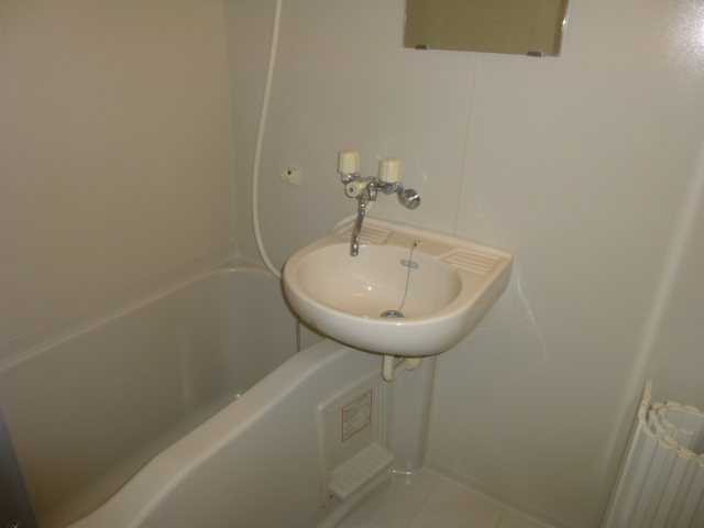 バス・シャワールーム　別号室の参考写真になります。