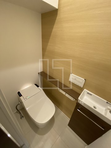 トイレ　ガリレイ新町　温水洗浄便座