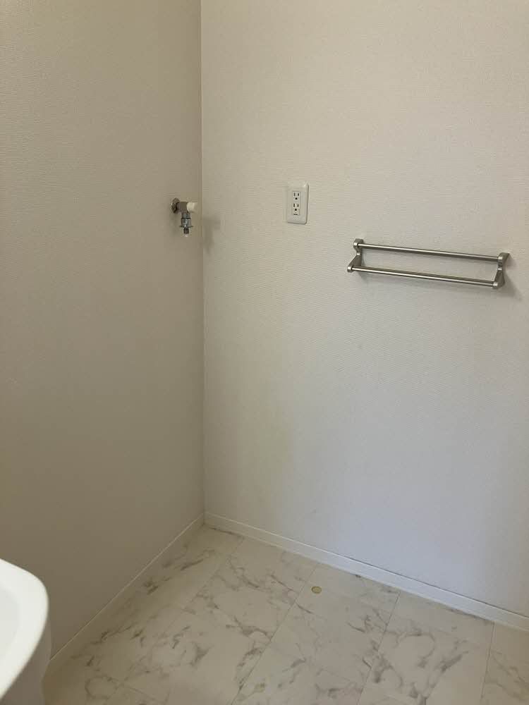 その他設備　洗面所横には洗濯機置き場があります！