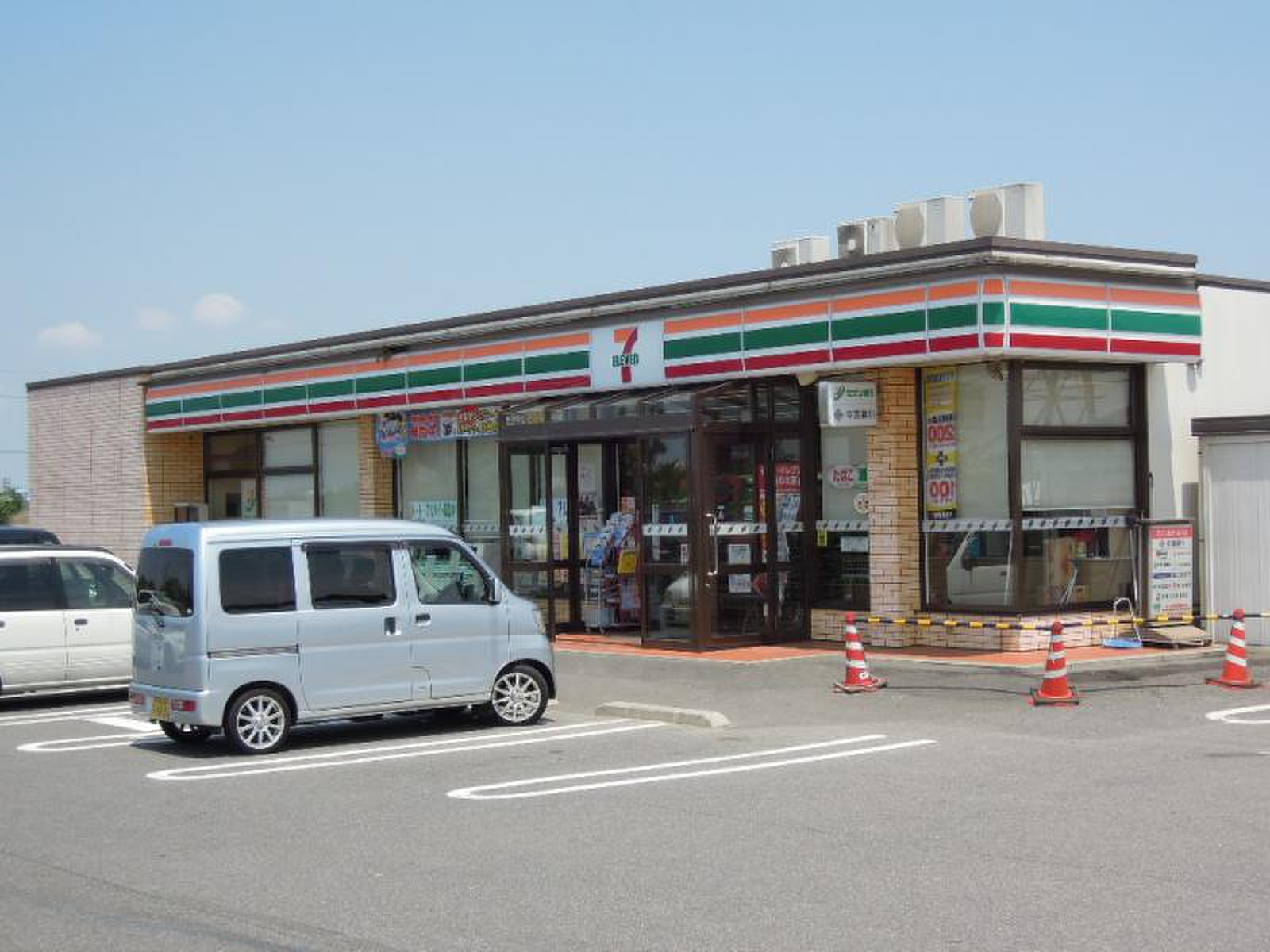 コンビニ　セブンイレブン東岡山店（コンビニ）まで30m