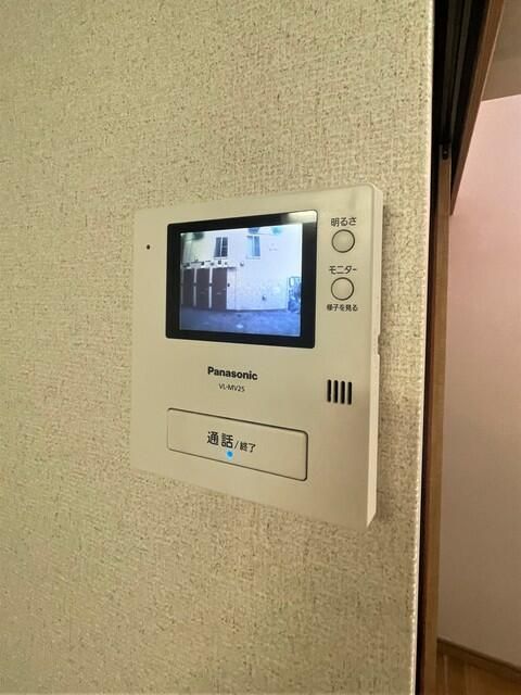 セキュリティ　来訪者の姿を確認できるＴＶモニター付インターホン設置済です！
