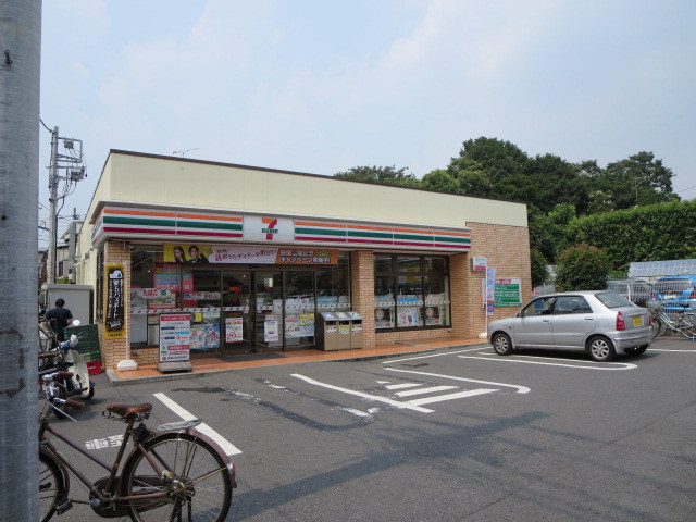 コンビニ　セブンイレブン（コンビニ）まで734m