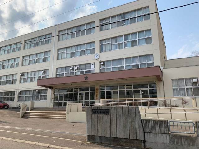 中学校　琴似中学校（中学校）まで310m