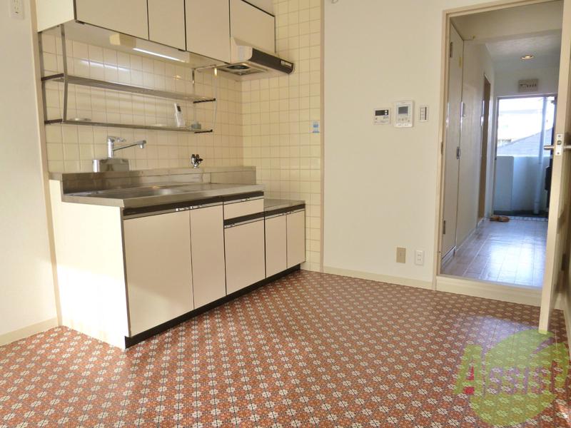 その他　６帖以上の広さを感じるダイニングルーム。クッションフロアです