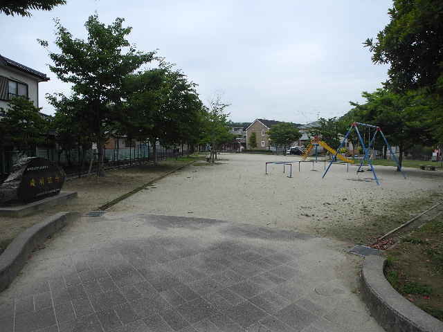 公園　前開街区公園（公園）まで585m