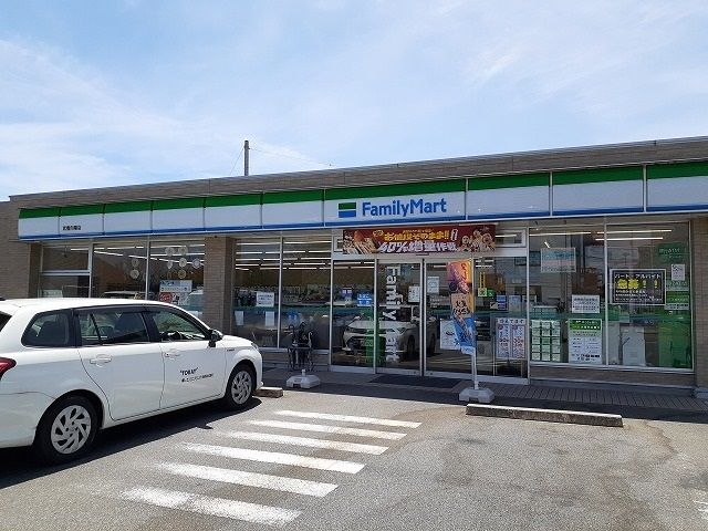 コンビニ　ファミリーマート武豊向陽店（コンビニ）まで640m