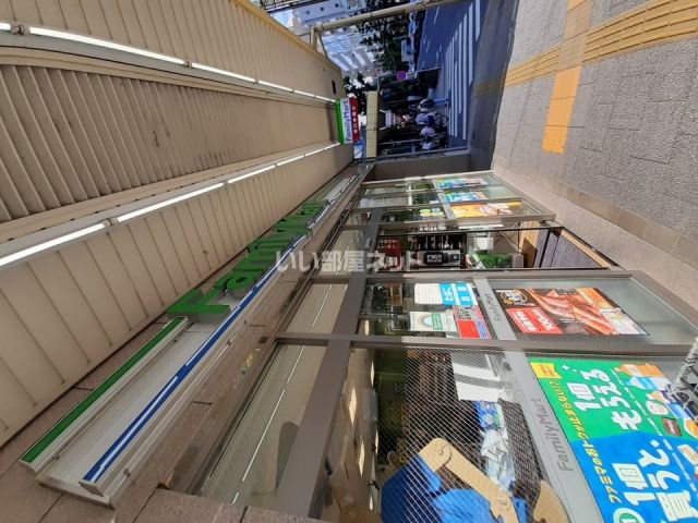 コンビニ　ファミリーマート中野駅南口通り店（コンビニ）まで853m