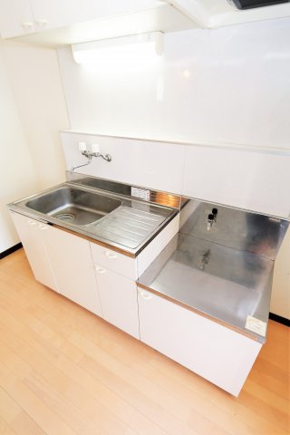 キッチン　参考写真（同物件別部屋）