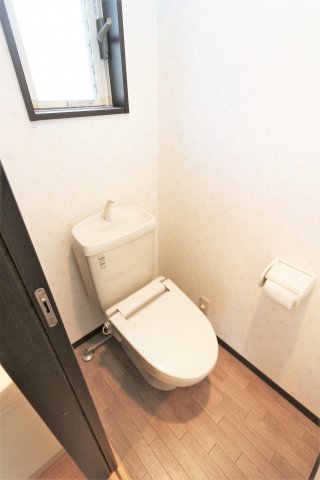 トイレ　参考写真（同物件別部屋）