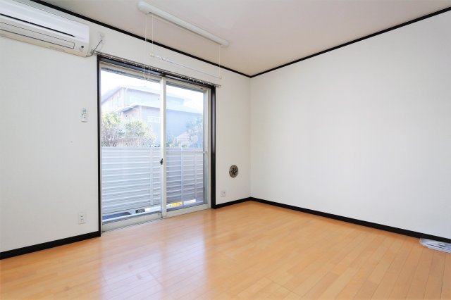 居室・リビング　参考写真（同物件別部屋）