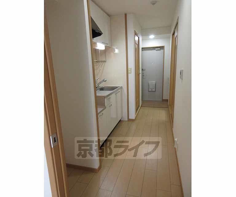 その他部屋・スペース　洋室側からの廊下です！