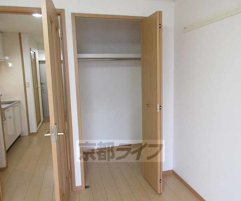 収納　丈の長い洋服もすっきりと！