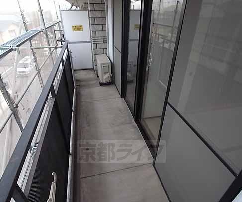 バルコニー　広めのバルコニーで洗濯物もたくさん干せます