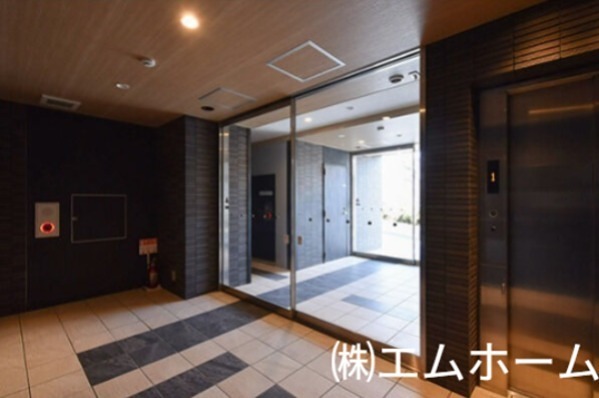 エントランス　エントランス　宅配BOX　防犯カメラ