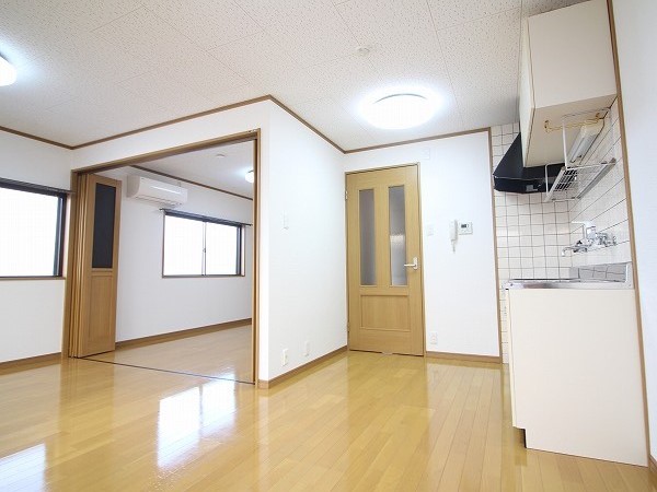 居室・リビング　参考写真　エアコン2台完備。2面採光で風通しの良い全居室洋室