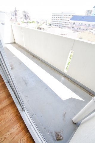 バルコニー　明るいバルコニーです