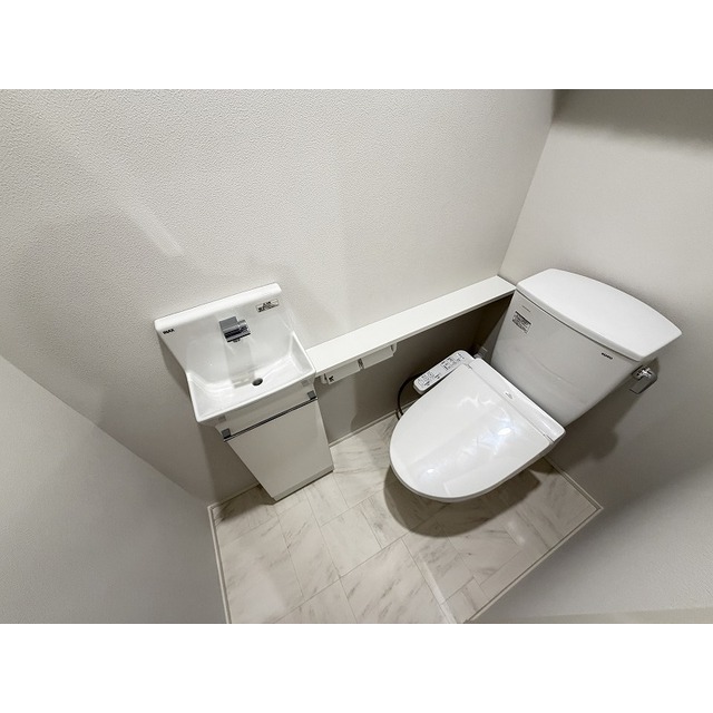 トイレ　トイレには快適な温水清浄便座付