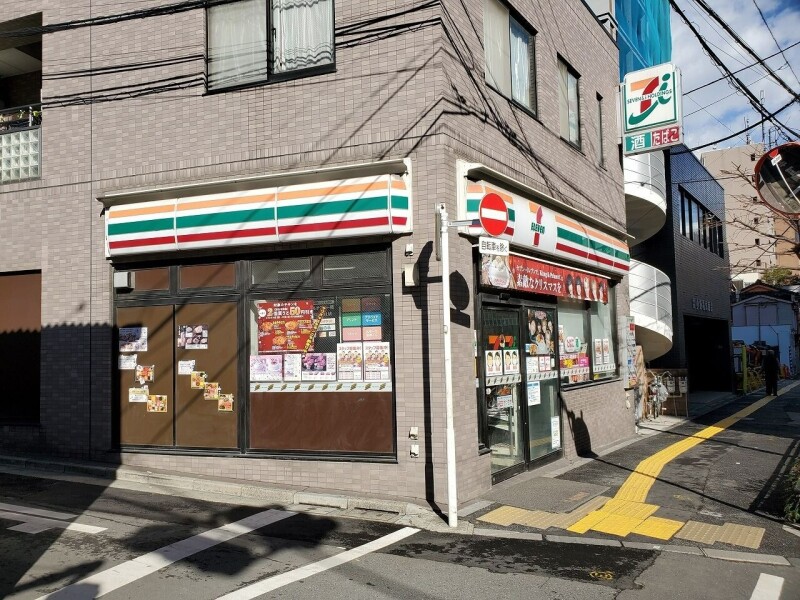 コンビニ　セブンイレブン（コンビニ）まで491m
